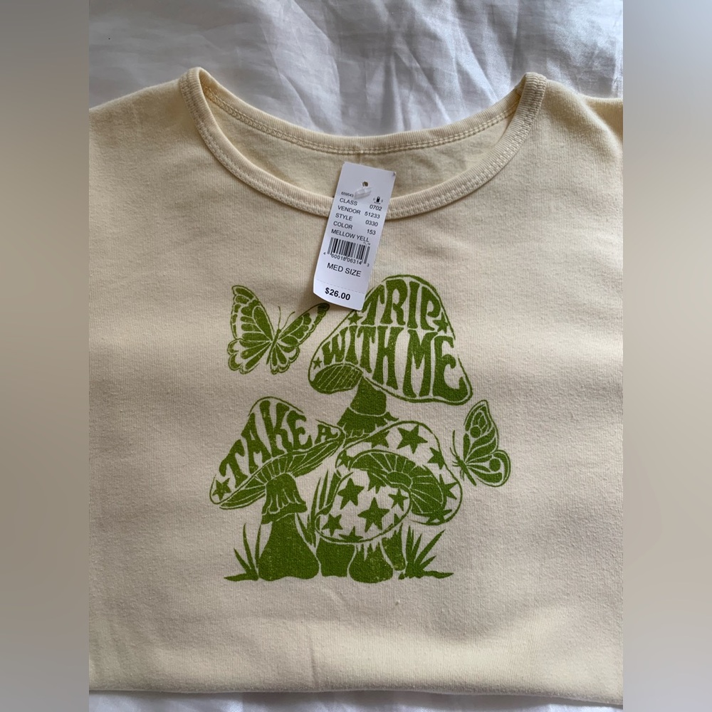 Beige/dark green Pacsun mushroom graphic T-shirt